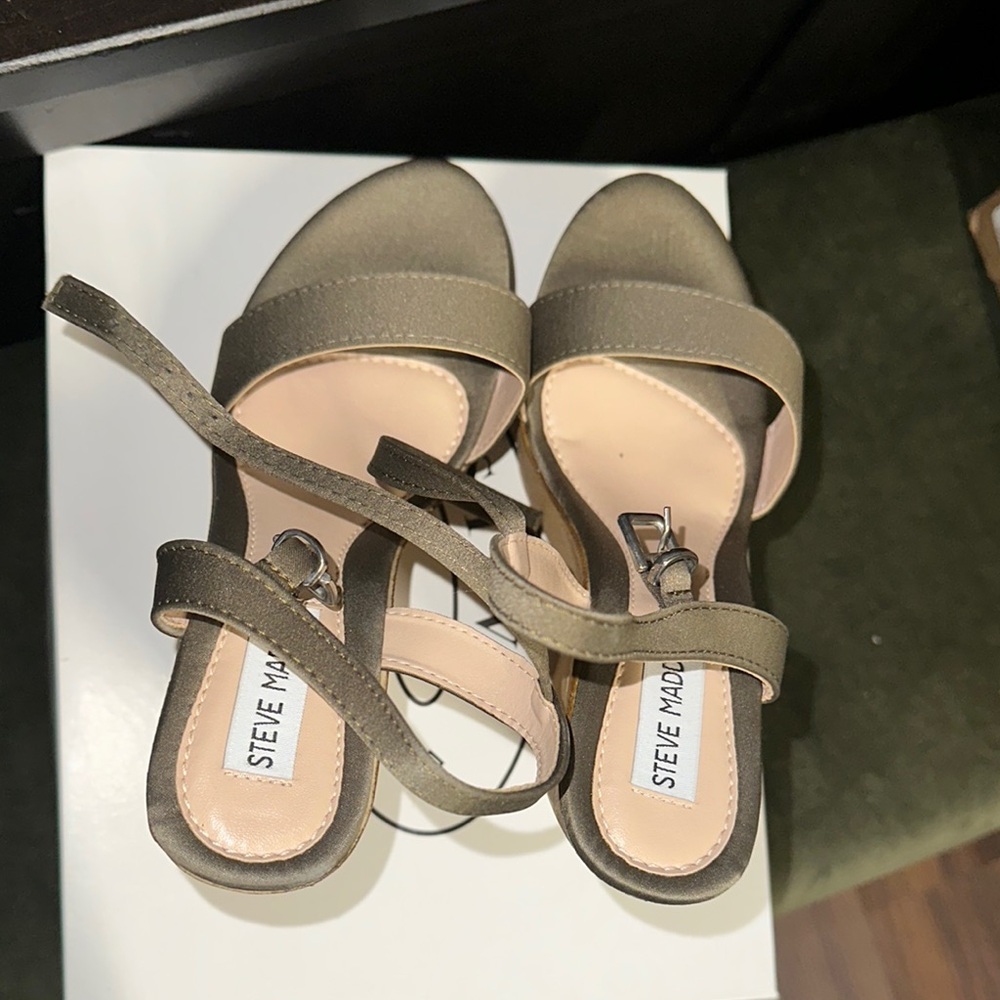 Steve Madden Khaki Wedge Sandals - Picture 3 of 4